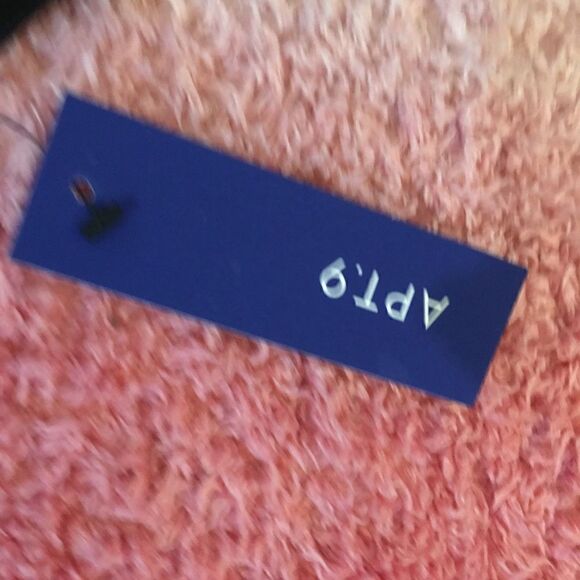 APT 9 keyhole back, silky puff pleated sleeve top - Picture 6 of 7